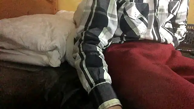 Snapshot of ThatGuyNextDoor1992 chatting on February 2025 06:58:02 AM ThatGuyNextDoor1992 online show from February 2025 06:58:02 AM