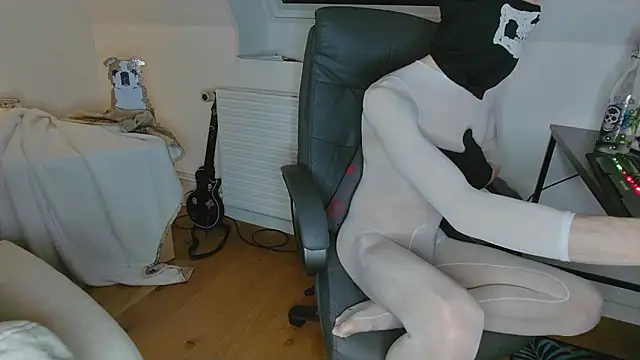 Nyl0nnickb0y online show from March 2026 09:10:01 PM