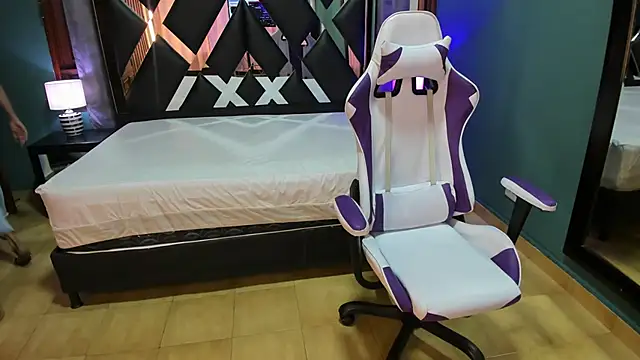 Linda4Petite online show from February 2025 05:56:02 PM