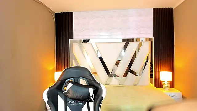 Linda4Petite online show from January 2026 06:21:01 PM