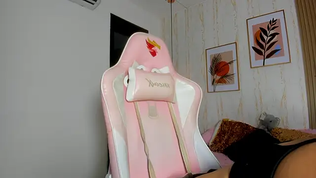 CameronCollins  online show from February 2025 07:54:01 PM