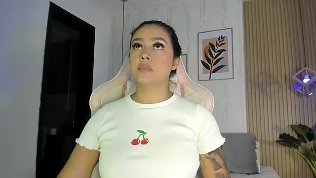 CameronCollins  online show from October 2025 07:44:02 PM