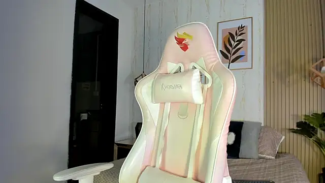 CameronCollins  online show from October 2025 07:47:02 PM