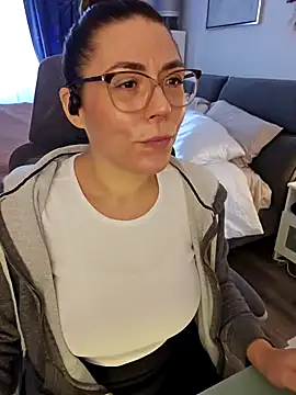 Ellie-L-Elizabeth online show from December 2024 03:44:01 PM