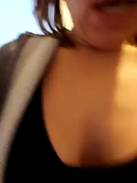 Ellie-L-Elizabeth online show from January 2025 03:01:02 PM