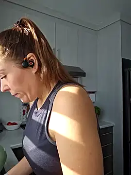 Ellie-L-Elizabeth online show from January 2025 04:30:01 PM