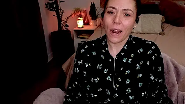 Ellie-L-Elizabeth online show from April 2026 12:13:01 AM