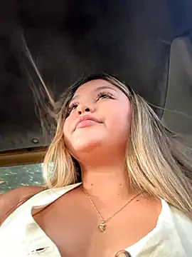 lunablossom  online show from November 2025 08:29:01 PM