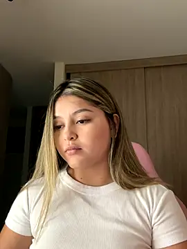 lunablossom  online show from January 2026 12:24:01 AM