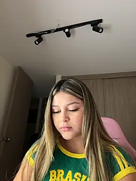 lunablossom  online show from February 2026 12:17:02 AM