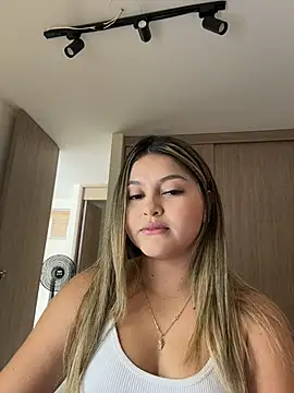 lunablossom  online show from February 2026 06:20:02 PM