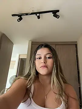 lunablossom  online show from April 2026 06:13:02 PM