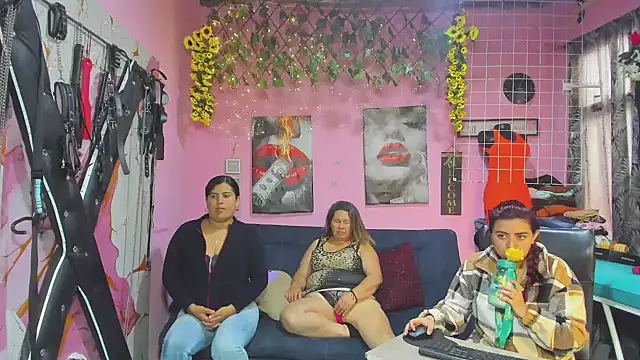 Snapshot of lesbiancuple chatting on May 2026 01:51:02 PM lesbiancuple online show from May 2026 01:51:02 PM