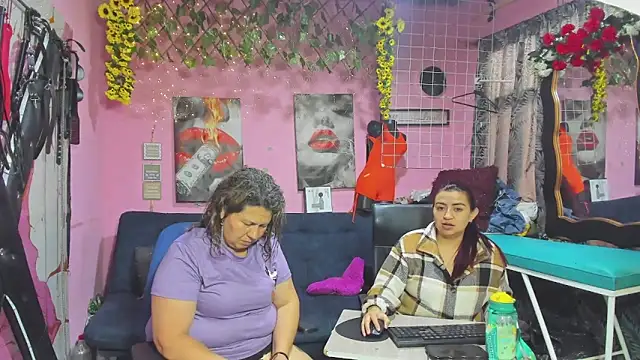 Snapshot of lesbiancuple chatting on May 2026 12:33:01 PM lesbiancuple online show from May 2026 12:33:01 PM