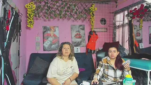 Snapshot of lesbiancuple chatting on May 2026 01:07:01 PM lesbiancuple online show from May 2026 01:07:01 PM