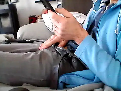 Snapshot of mickzizi chatting on March 2025 07:30:01 AM mickzizi online show from March 2025 07:30:01 AM