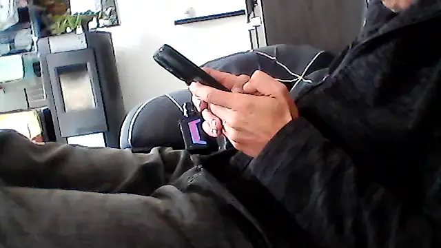 Snapshot of mickzizi chatting on September 2025 11:23:02 AM mickzizi online show from September 2025 11:23:02 AM