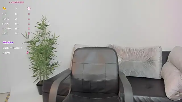 kimbrownn online show from February 2025 11:33:02 AM