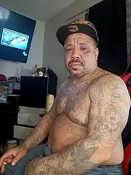 Snapshot of yellowwetfox chatting on December 2024 01:32:02 AM yellowwetfox online show from December 2024 01:32:02 AM