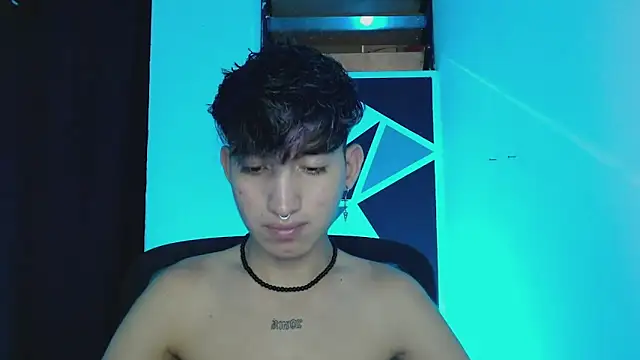 Snapshot of littlextreme chatting on March 2025 04:07:01 AM littlextreme online show from March 2025 04:07:01 AM