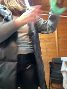 Snapshot of DaisyVibesss chatting on January 2025 03:13:01 PM DaisyVibesss online show from January 2025 03:13:01 PM