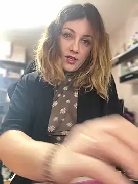 Snapshot of DaisyVibesss chatting on January 2025 08:40:02 AM DaisyVibesss online show from January 2025 08:40:02 AM