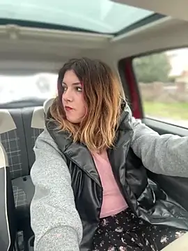 Snapshot of DaisyVibesss chatting on February 2025 01:35:02 PM DaisyVibesss online show from February 2025 01:35:02 PM