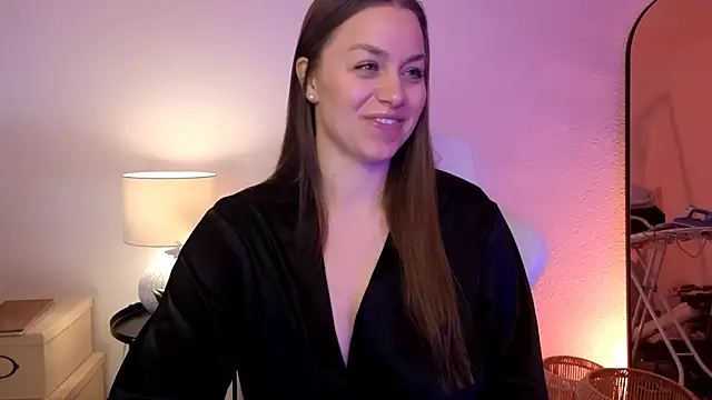 Snapshot of MilaFleur chatting on February 2025 03:05:01 PM MilaFleur online show from February 2025 03:05:01 PM