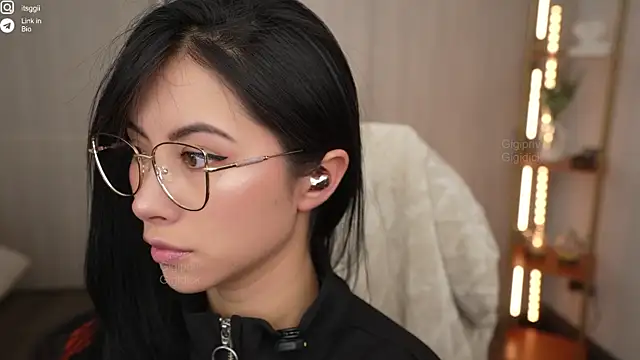 Snapshot of Gigi_ohlala chatting on October 2025 05:33:02 PM Gigi ohlala online show from October 2025 05:33:02 PM