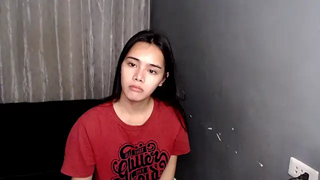 Snapshot of shecutie69 chatting on May 2026 12:04:02 AM shecutie69 online show from May 2026 12:04:02 AM