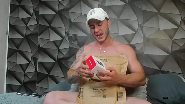 Latino stud4u online show from March 2026 11:31:02 PM