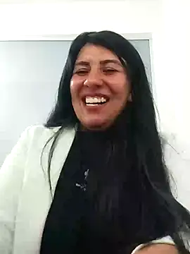 aisha latina online show from December 2024 05:55:01 PM