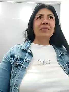 aisha latina online show from December 2024 03:00:01 PM