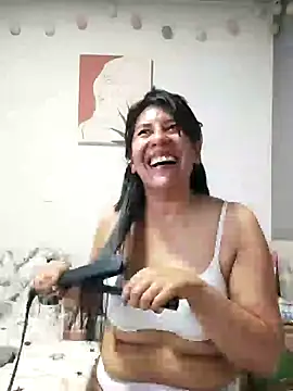 aisha latina online show from December 2024 11:45:02 PM