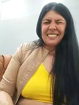 aisha latina online show from February 2025 08:42:01 PM