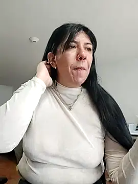 aisha latina online show from April 2026 02:22:01 PM