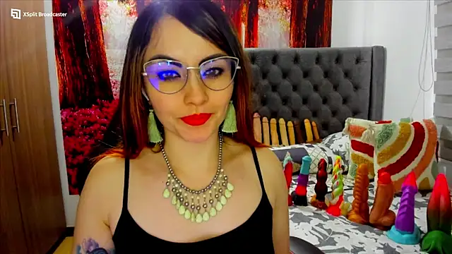 Snapshot of sofia23dirty chatting on January 2025 04:08:01 PM sofia23dirty online show from January 2025 04:08:01 PM
