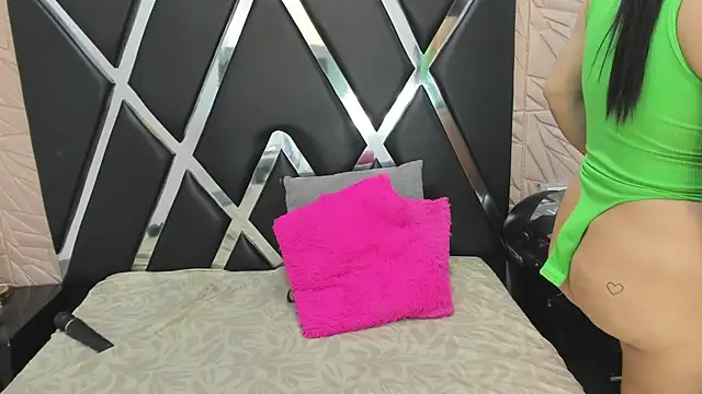 Snapshot of MiaCelestte chatting on January 2025 08:02:01 PM MiaCelestte online show from January 2025 08:02:01 PM