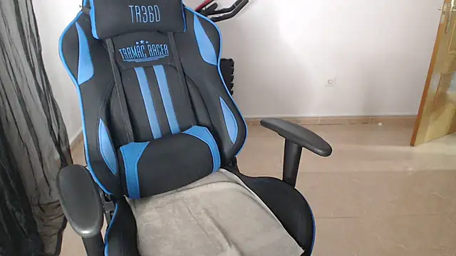 Snapshot of LARACRUZ30 chatting on February 2026 07:38:02 AM LARACRUZ30 online show from February 2026 07:38:02 AM