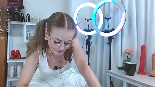 magenta maturr online show from September 2025 09:28:02 PM