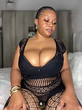 Snapshot of Hyra_Ari chatting on February 2026 08:16:01 PM Hyra Ari online show from February 2026 08:16:01 PM