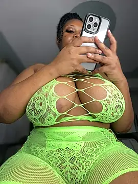 Snapshot of Hyra_Ari chatting on July 2026 08:01:02 AM Hyra Ari online show from July 2026 08:01:02 AM