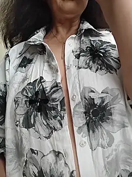 Susannemilf online show from October 2025 05:24:01 PM