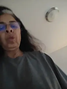 Susannemilf online show from December 2025 05:53:01 PM