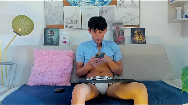 Snapshot of logan_thomas chatting on June 2026 06:19:01 PM logan thomas online show from June 2026 06:19:01 PM