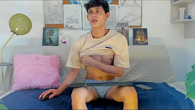 Snapshot of logan_thomas chatting on July 2026 07:42:01 PM logan thomas online show from July 2026 07:42:01 PM