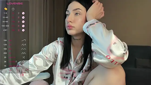 JenniferQueen11 online show from January 2025 12:33:02 PM