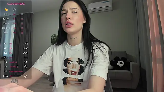 JenniferQueen11 online show from February 2025 10:40:01 AM