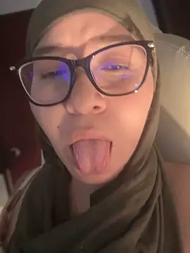 MatchedEyebrow online show from September 2025 09:37:02 PM