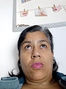 Snapshot of Molly_newman6 chatting on January 2025 06:35:01 PM Molly newman6 online show from January 2025 06:35:01 PM